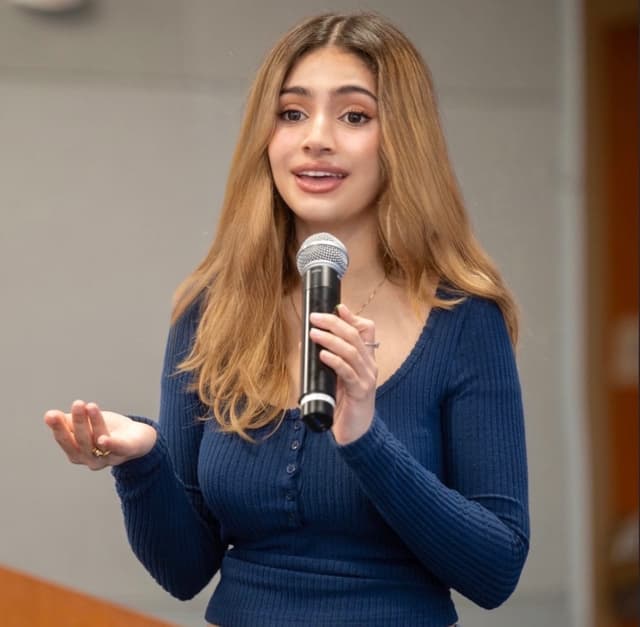 Veeya speaking